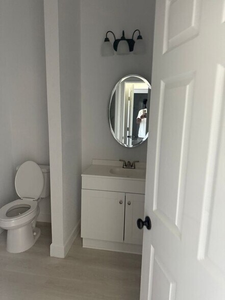 Building Photo - 540 Beal St NW