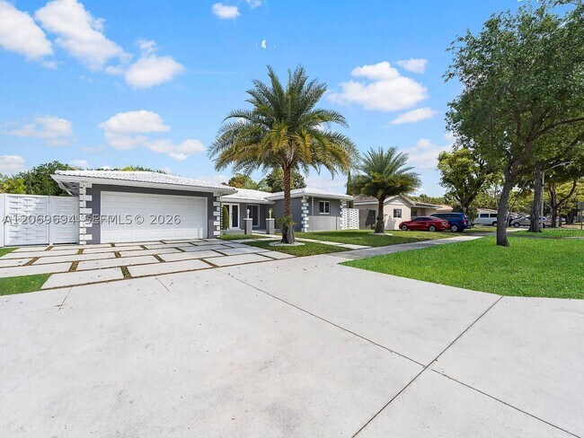 Building Photo - 6951 Miami Lakeway S