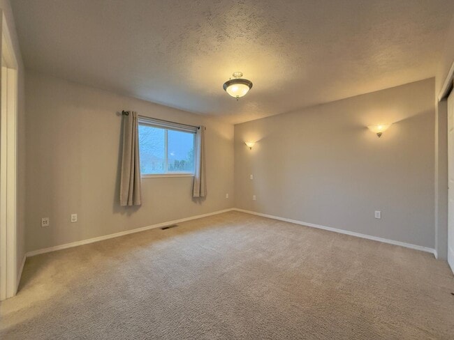 Building Photo - 6211 S Terre Vista St