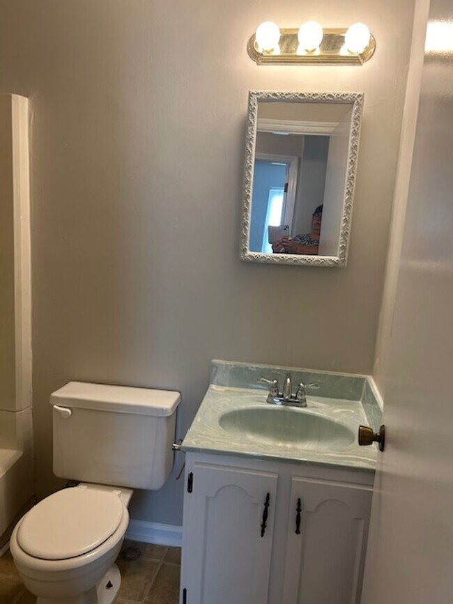 Building Photo - 6 or 18 MONTH LEASE AVAILABLE