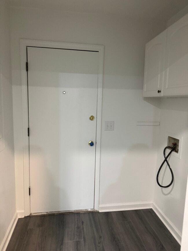 Building Photo - 1038 Point Of Lgt Ln