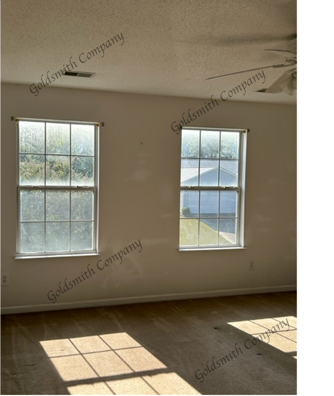 Building Photo - 105 Willow Bend Dr