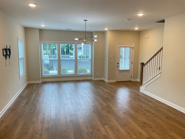 Building Photo - Waterford Village 3 bedroom home
