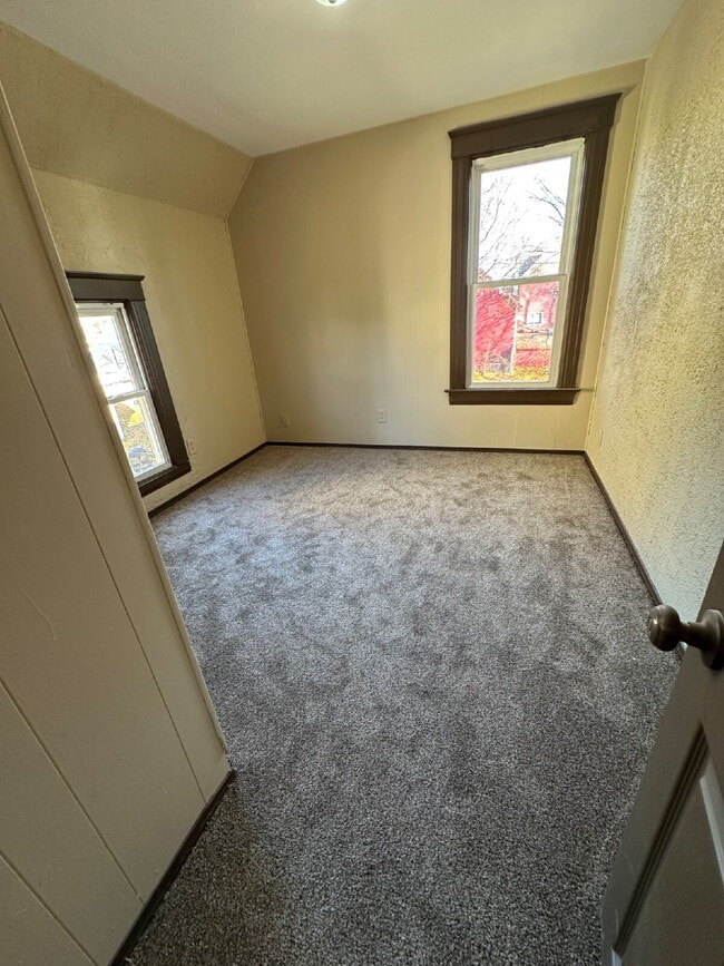 Building Photo - 1043 Vine St