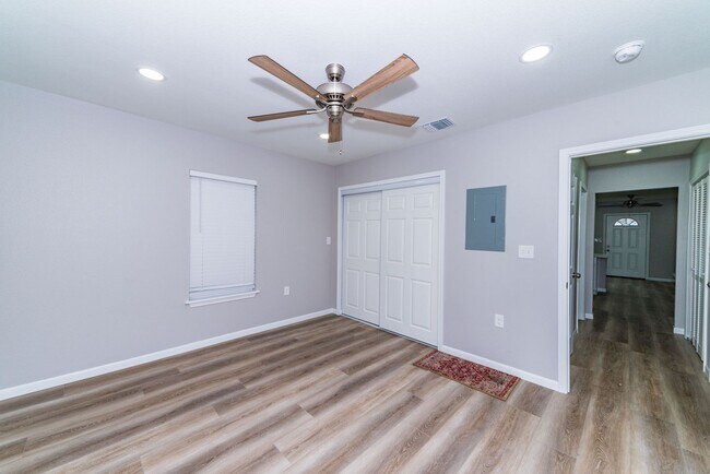 Building Photo - RENOVATED OLMOS PARK TERRACE DUPLEX