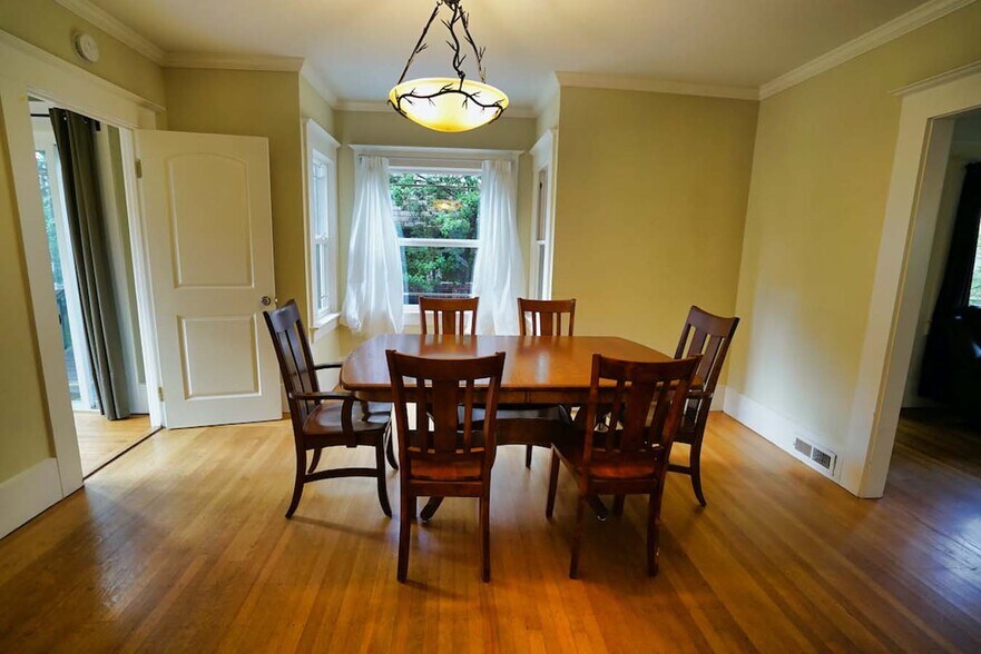 Building Photo - 2836 Derby St