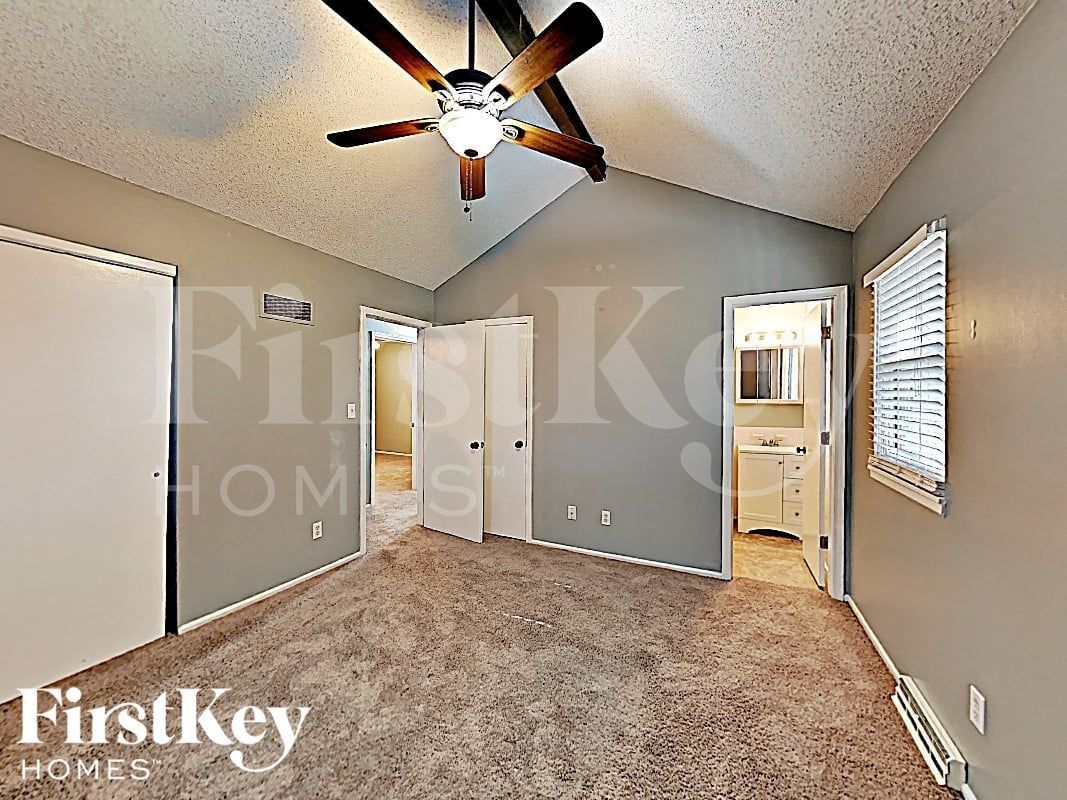 Building Photo - 5906 NW Walnut Creek Dr