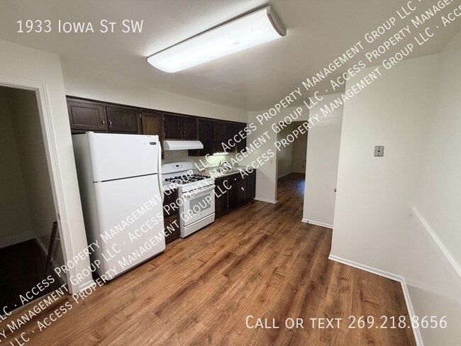 Building Photo - 1933 Iowa St SW
