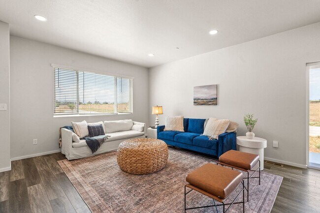 Building Photo - Start a Lease by 12/1 and Receive a $500 R...