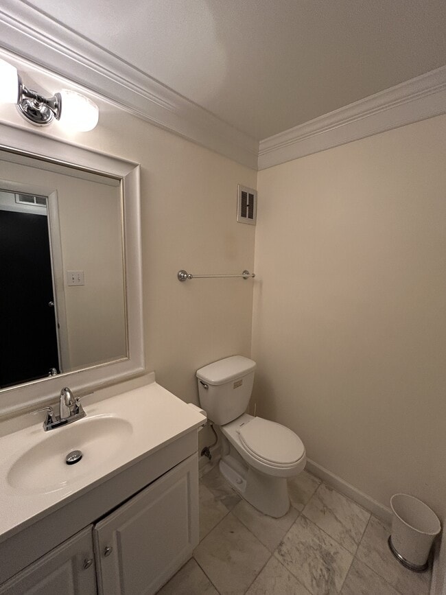 Building Photo - 6537 Beechwood Dr