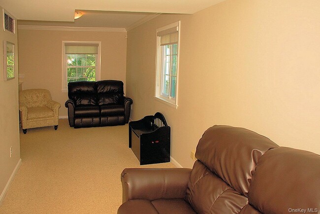 Building Photo - 18 Coralyn Ave