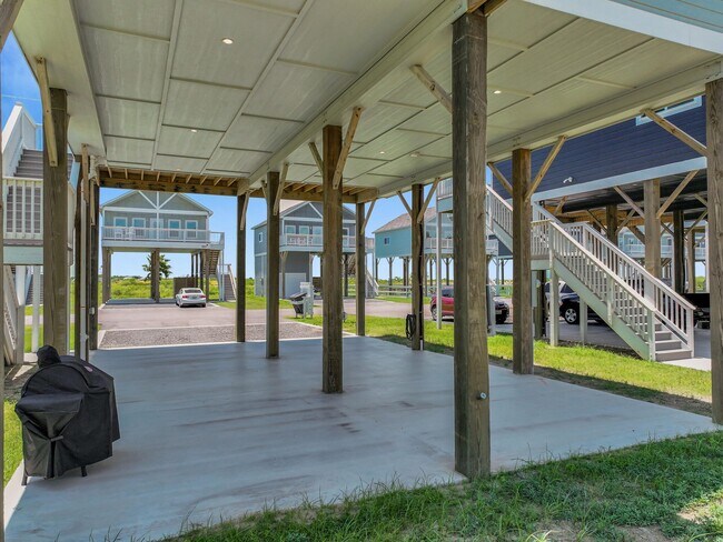 Building Photo - 1032 Sunset Cir
