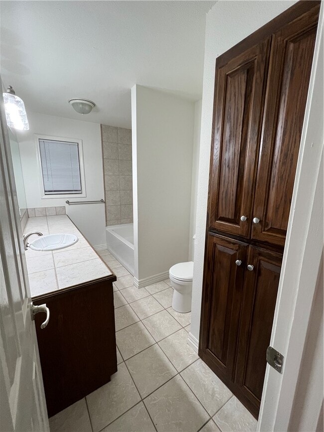 Building Photo - 1607 Mayflower Rd