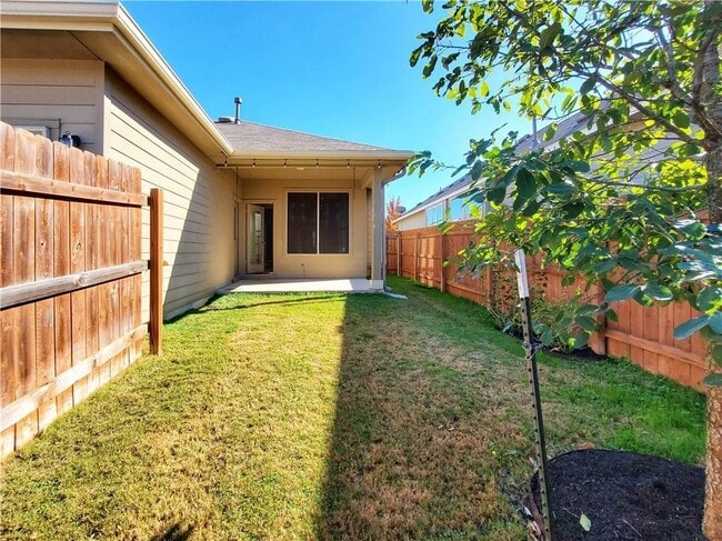 Building Photo - 405 S Brook Dr