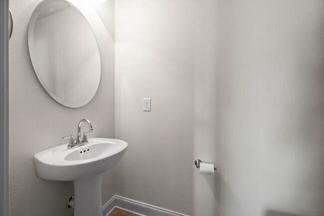 Building Photo - 1180 Henry Pl Blvd