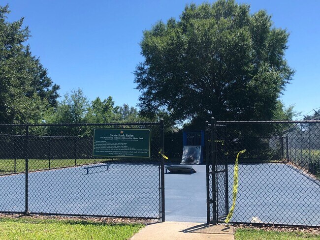 Building Photo - Cute 4/2 WEDGEFIELD HOME IN GOLF COURSE COMMUNITY