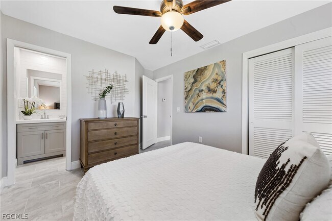 Building Photo - 1003 April Ln