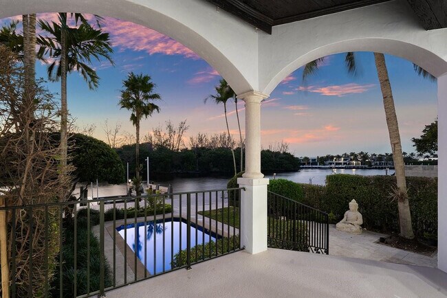 Building Photo - 549 NE 19th Ave