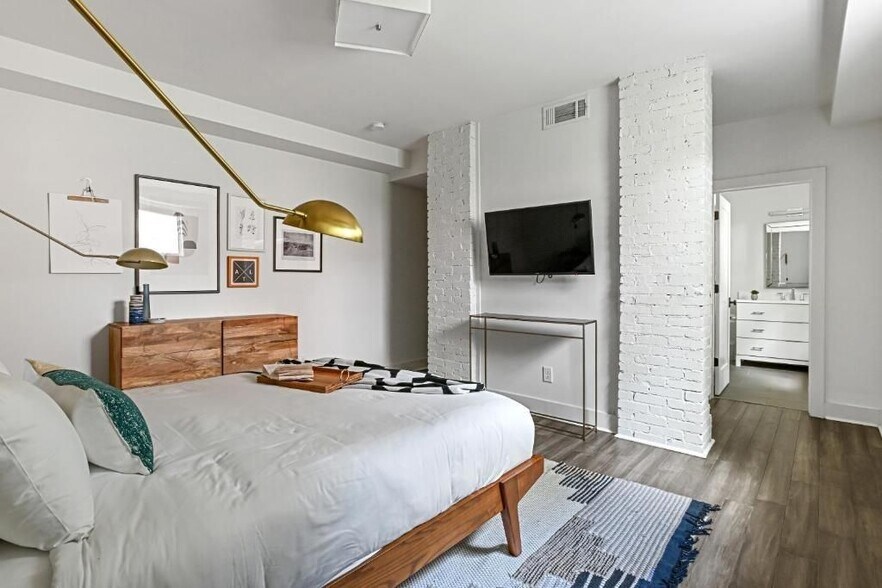 Building Photo - 634 Bonaventure Ave NE