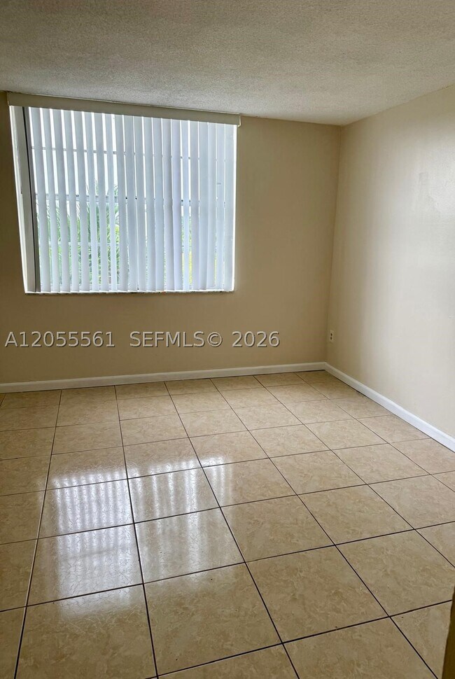 Building Photo - 498 NW 165th St
