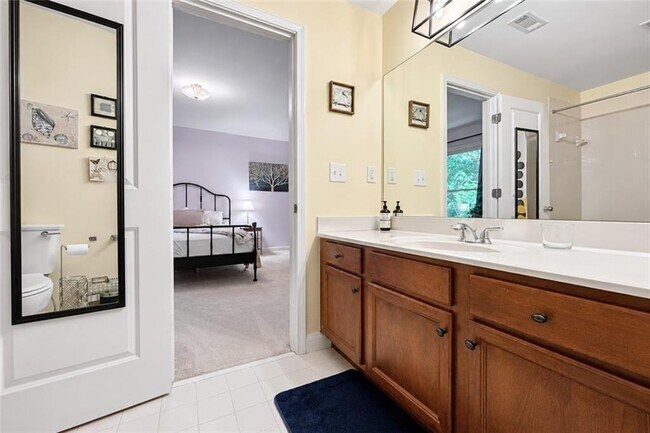 Building Photo - 2540 Village Creek Landing SE