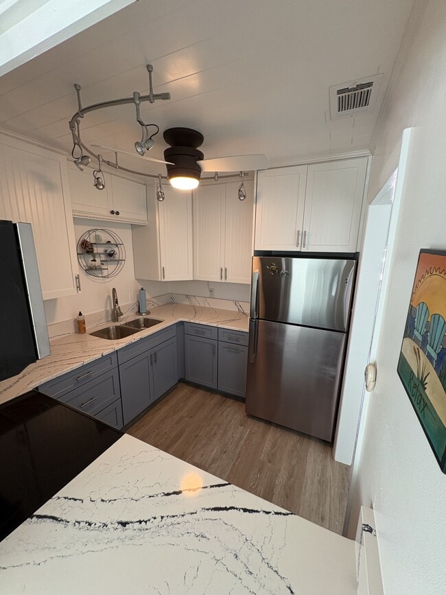 Building Photo - 907 Gibbs Rd