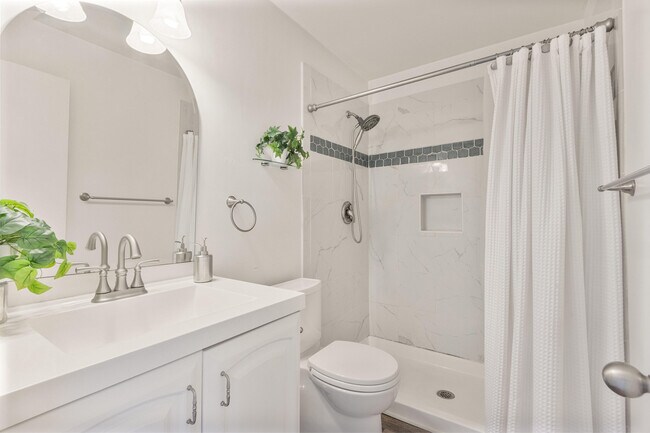 Building Photo - 12950 Dartford Trail