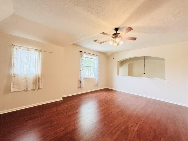 Building Photo - 1803 Stoneleigh Ct