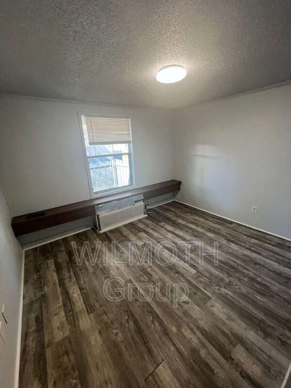 Building Photo - 2000 Indianapolis Rd