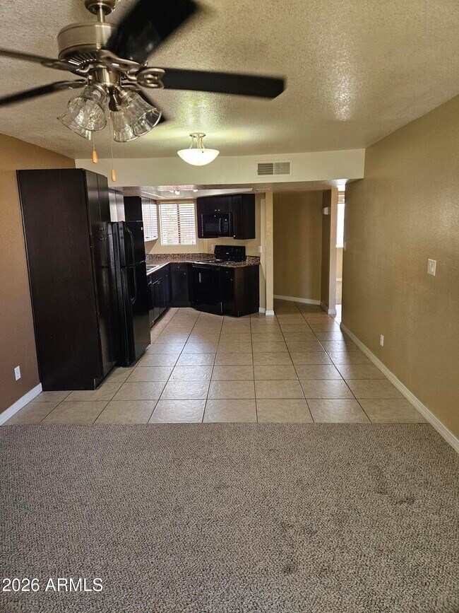 Building Photo - 885 N Granite Reef Rd