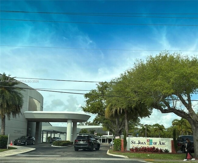 Building Photo - 550 SW 2nd Ave