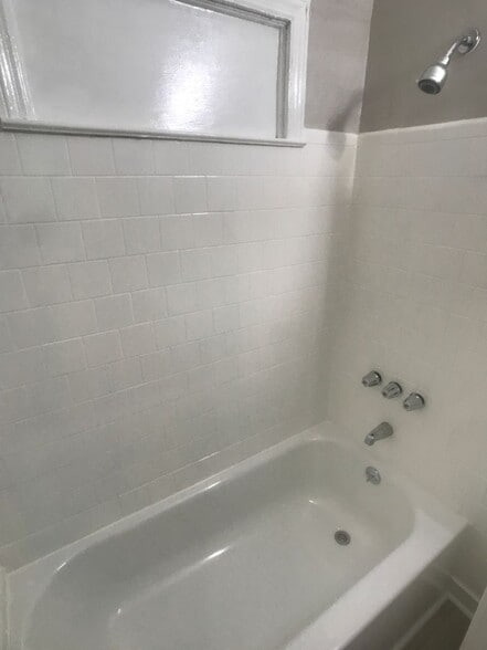 Building Photo - 1122 E 37th St