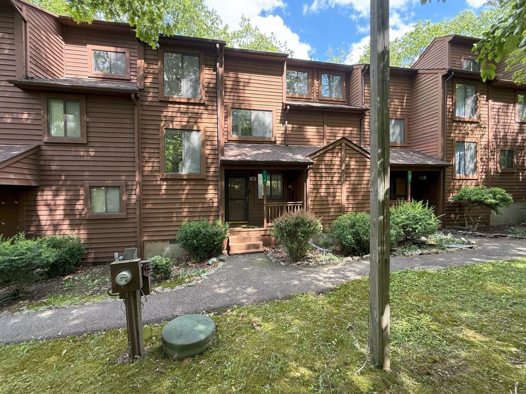 Building Photo - 134 English Ct