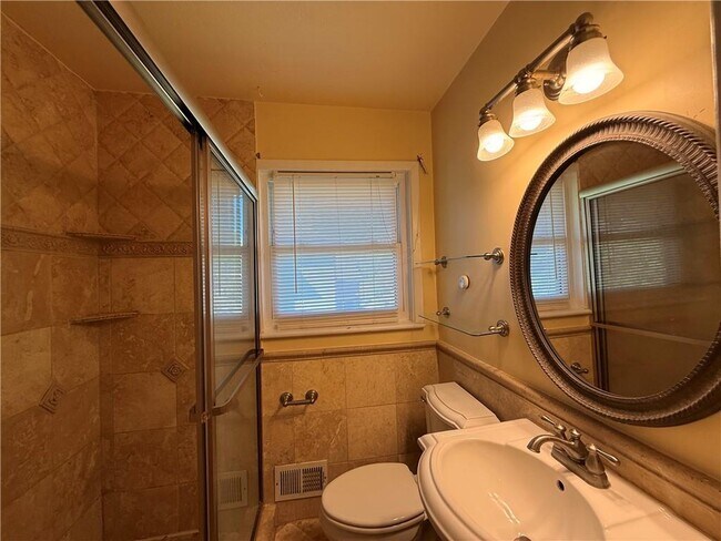 Building Photo - 1395 Siesta Ln