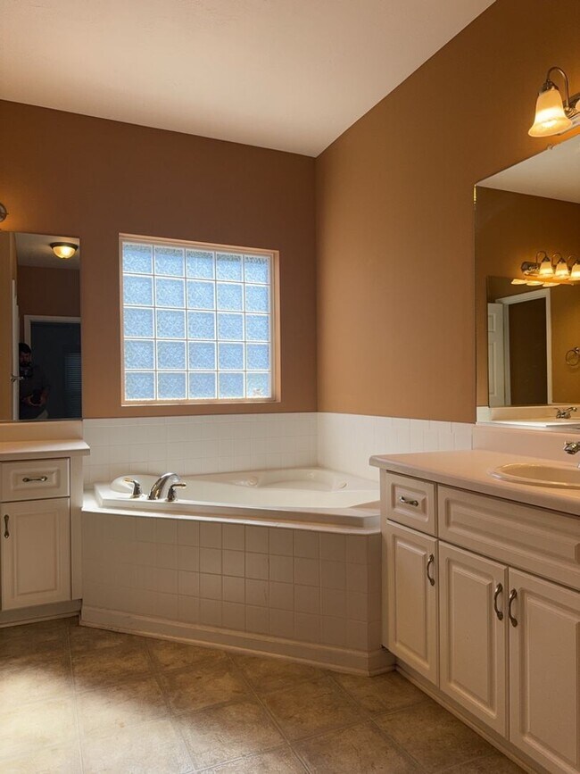 Building Photo - Beautiful Home in Martinez!