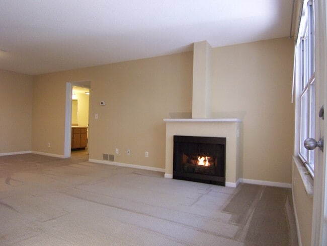 Building Photo - 103 Fieldcrest St