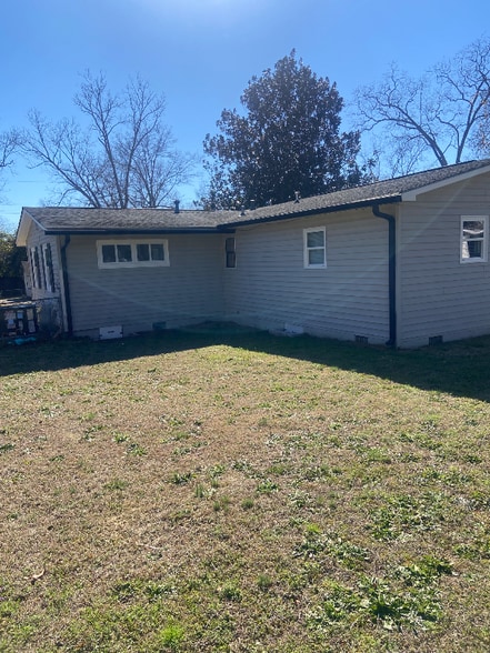 Building Photo - 2455 Rosen Ave