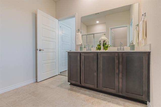 Building Photo - 736 Thorn Crk Dr