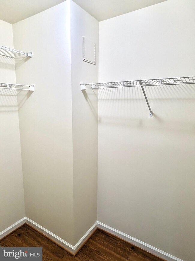 Building Photo - 5563 Seminary Rd