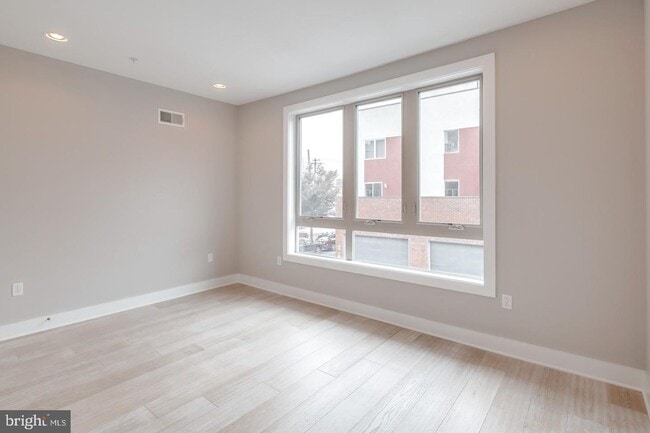 Building Photo - Northern Liberties Townhome with 2 Car Parking