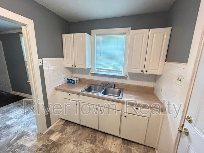 Building Photo - 2718 Windsor Pkwy