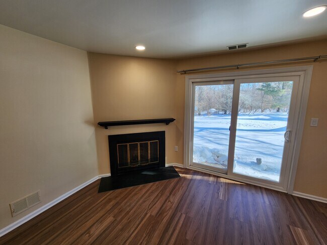 Building Photo - 33 Cypress Ct