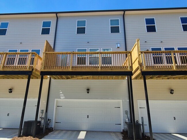 Building Photo - 3 Bed and 3 Bath Brand new ready for move-...