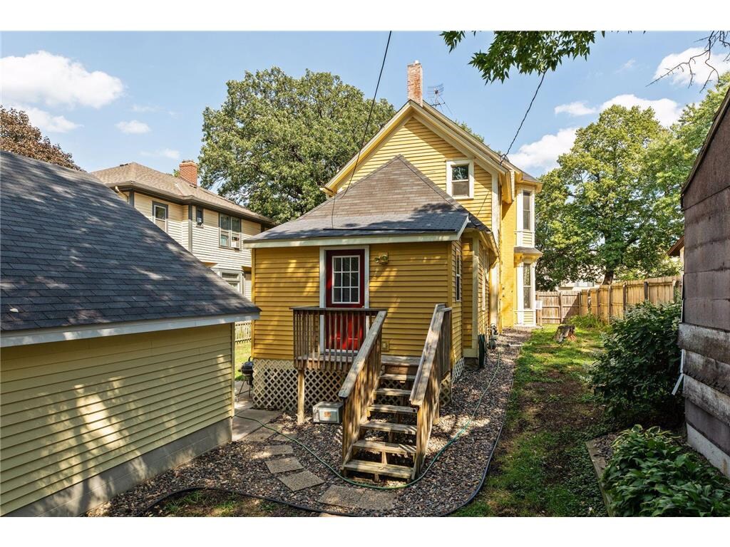 Building Photo - 403 Dewey St