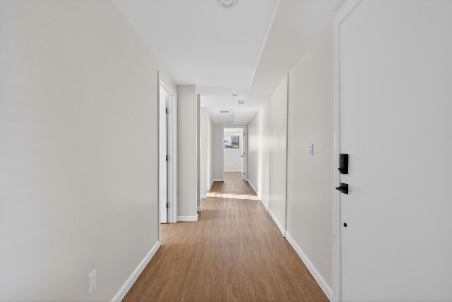 Building Photo - 1751 Cabrillo Ave