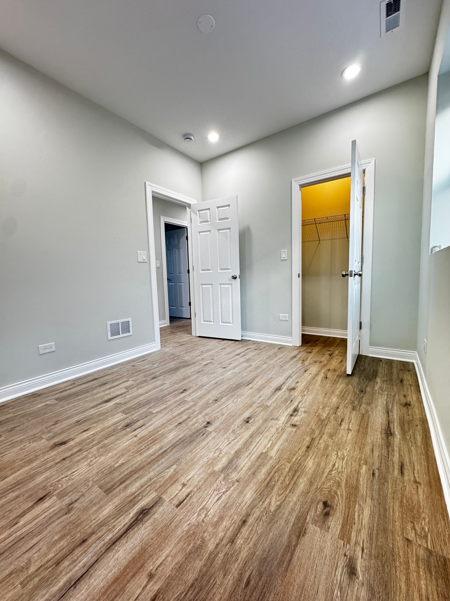 Building Photo - 6807 S Paulina St