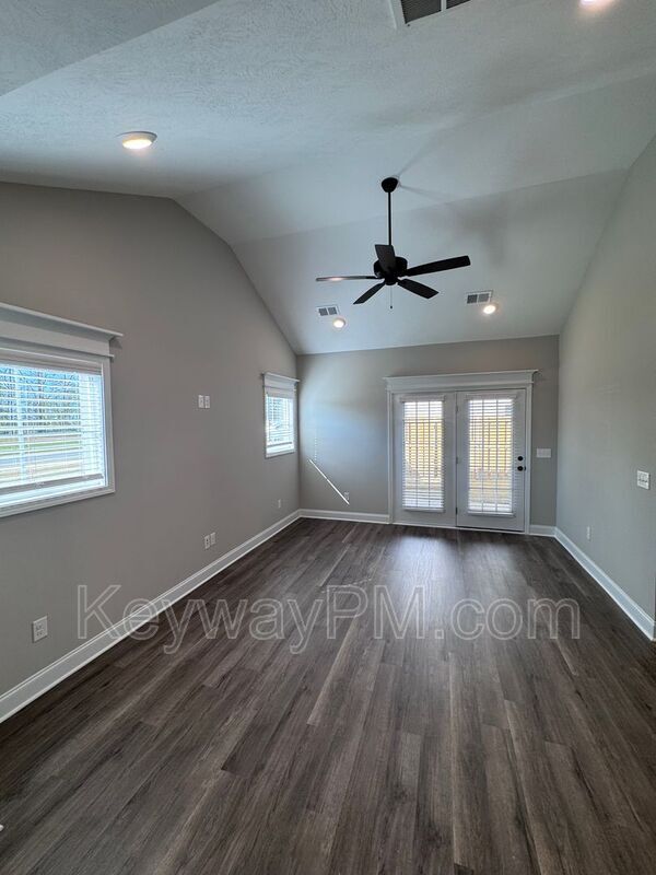 Building Photo - 2047 Denmark Ave SE