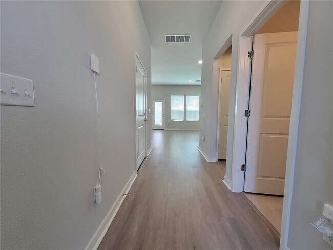 Building Photo - 1301 Showbox St