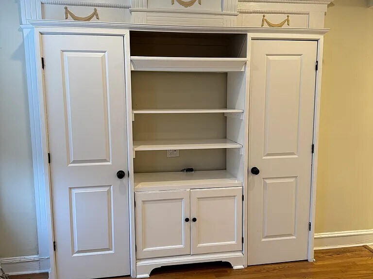 front living room - 1711 Mifflin St