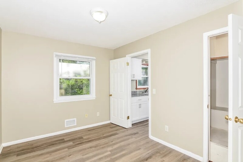 Building Photo - 3837 Buena Vista Pike